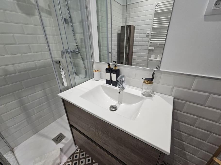 The Gabriels Con Terraza Apartment Madrid Luaran gambar